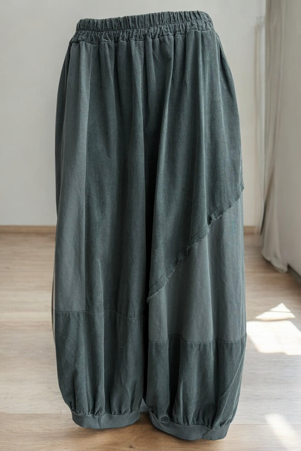 Made In Italy Corduroy Balloon Pant Lagenlook