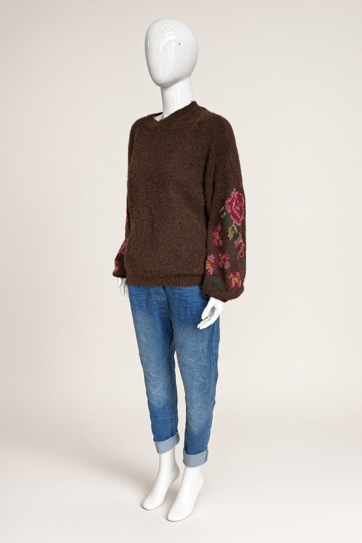 Zetaotto Embroided Sleeve Jumper